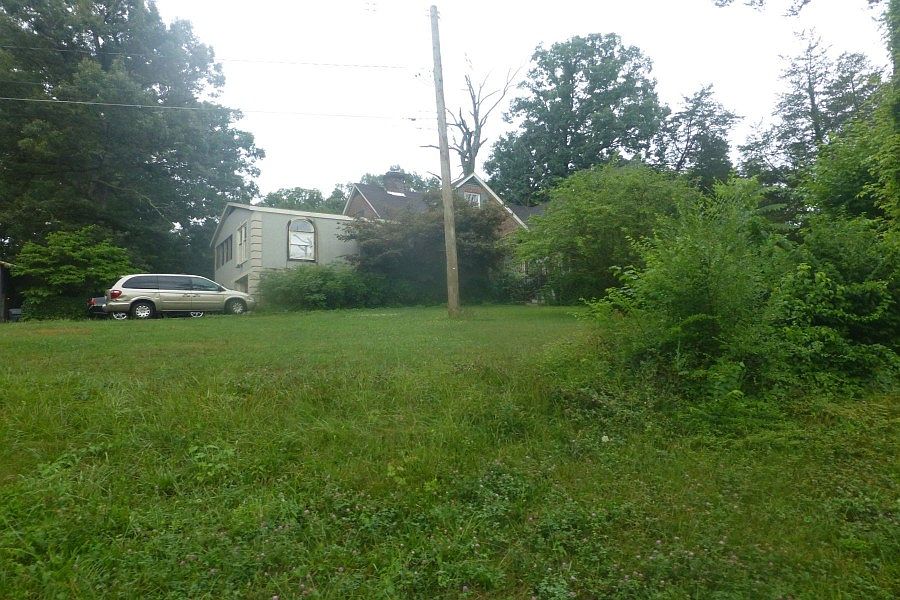 1st image of 1600 Maple Dr