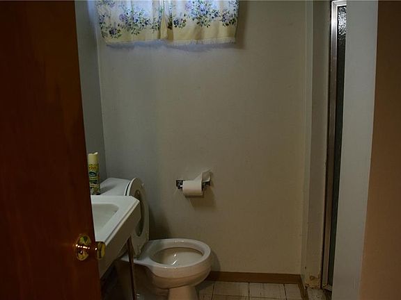 5th image of 815 Clark Ave