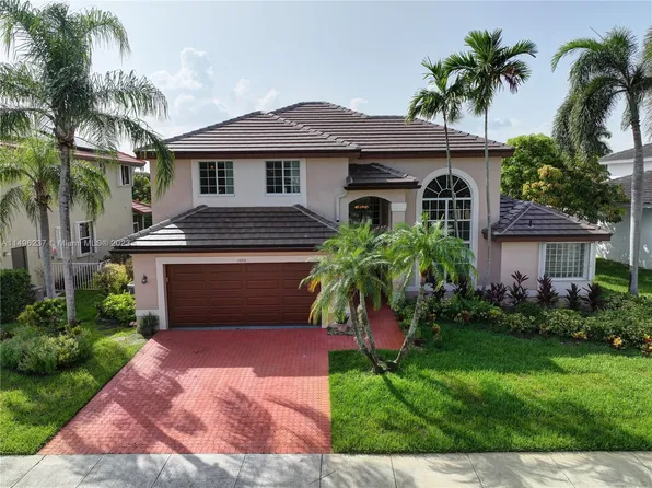 1203 NW 180th Ave, Pembroke Pines, FL 33029