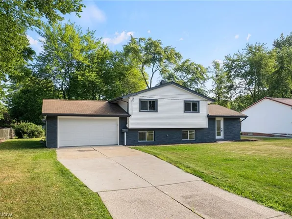 191 Maplelawn Dr, Berea, OH 44017