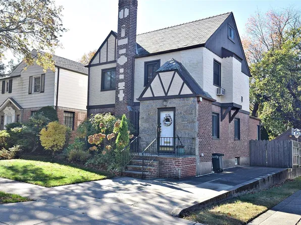 47-40 Glenwood Street, Little Neck, NY 11362