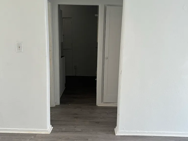 519 S Carancahua St #3 — Photo 2