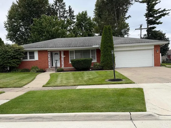 25445 Graceland Cir, Dearborn Heights, MI 48125