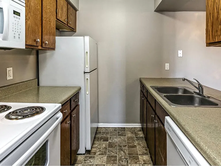 Howard Street Apartments — Photo 22