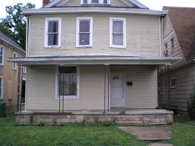 1812 Summit St photo 1