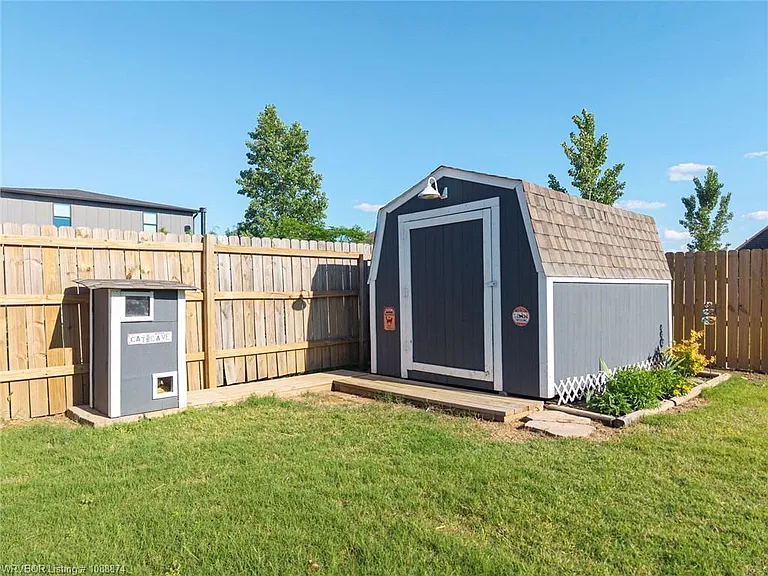3725 Colfax Way — Photo 7