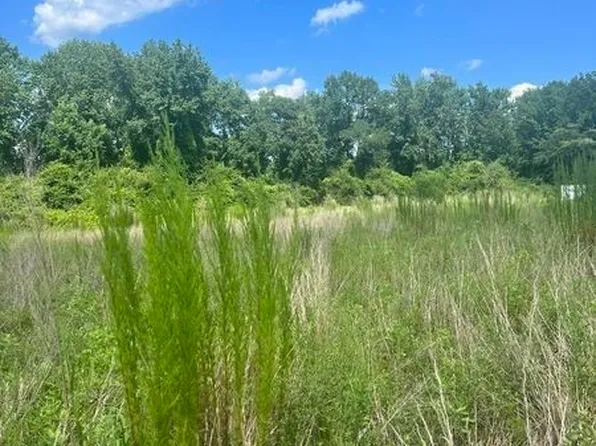 48 Northern Dr, Pembroke, NC 28372