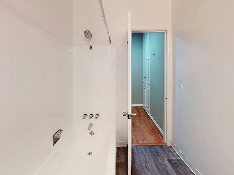 Rowena Avenue Apartments — Photo 15