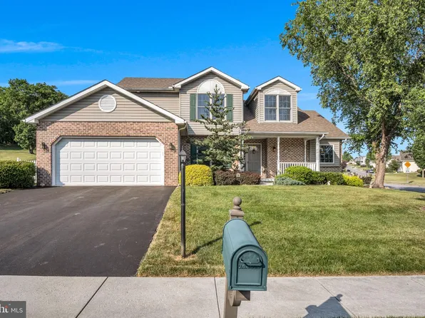 7 Larch Ln, Enola, PA 17025