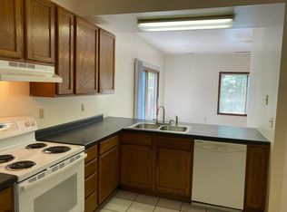 86 Jaros Ln APT B, Makanda, IL 62958