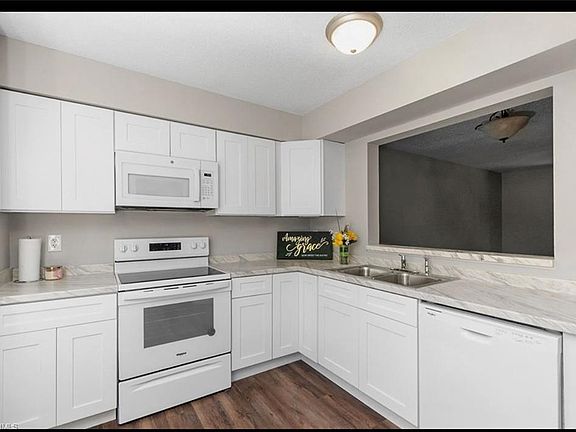 5th image of 315 E Montcastle Dr Unit A