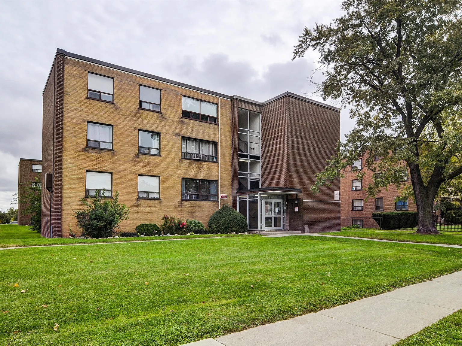 1535 Birchmount Apartments — Photo 2
