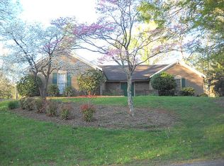 6159 Mountainside Dr, Hickory, NC 28601