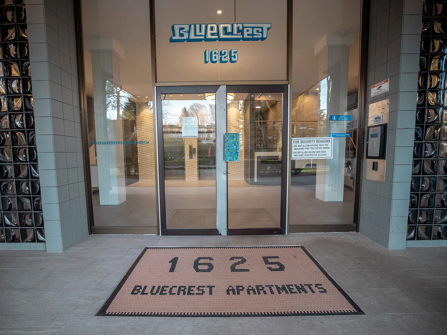 Blue Crest Apartments — Photo 4