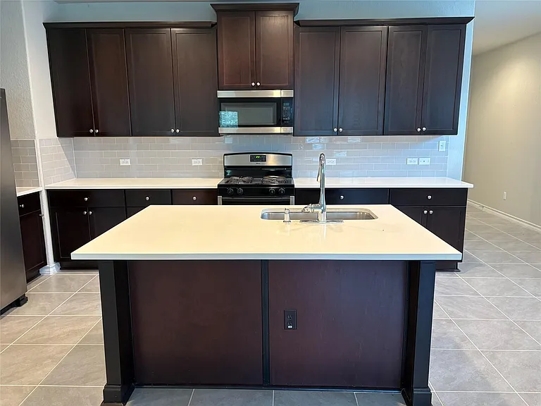 147 Mary Max Cir — Photo 4