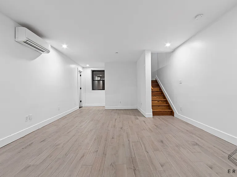 230 20th St #1B — Photo 14