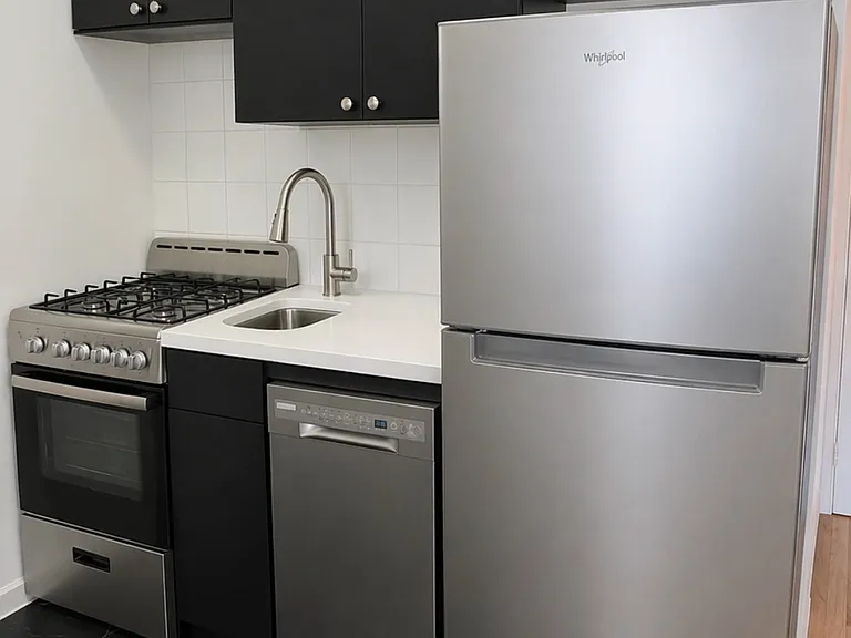 165 Attorney St #2C — Photo 3