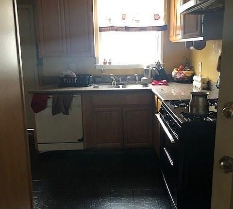 5th image of 7327 Fresno St