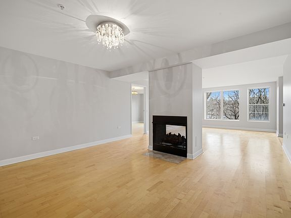 3rd image of 1625 Glenview Rd Unit 207