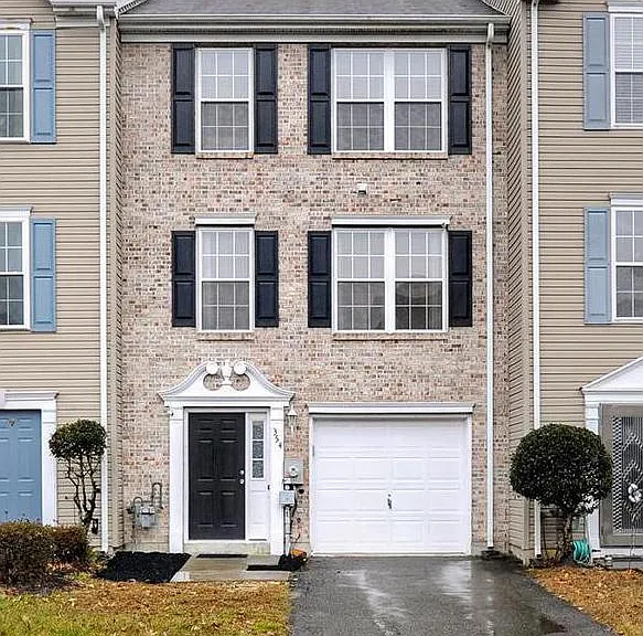 354 N Barrington Ct — Photo 1