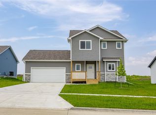 950 11th St, Waukee, IA 50263