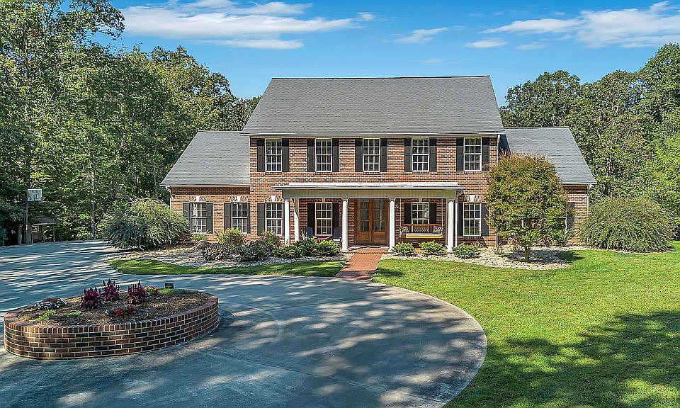 1st image of 900 Brown Ridge Rd