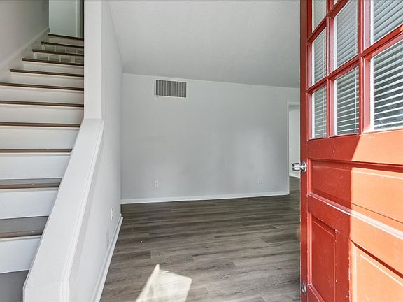 3rd image of 17 Cornwallis Pl