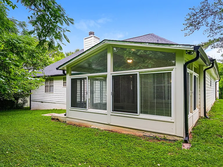 2921 Sunset Ct — Photo 16