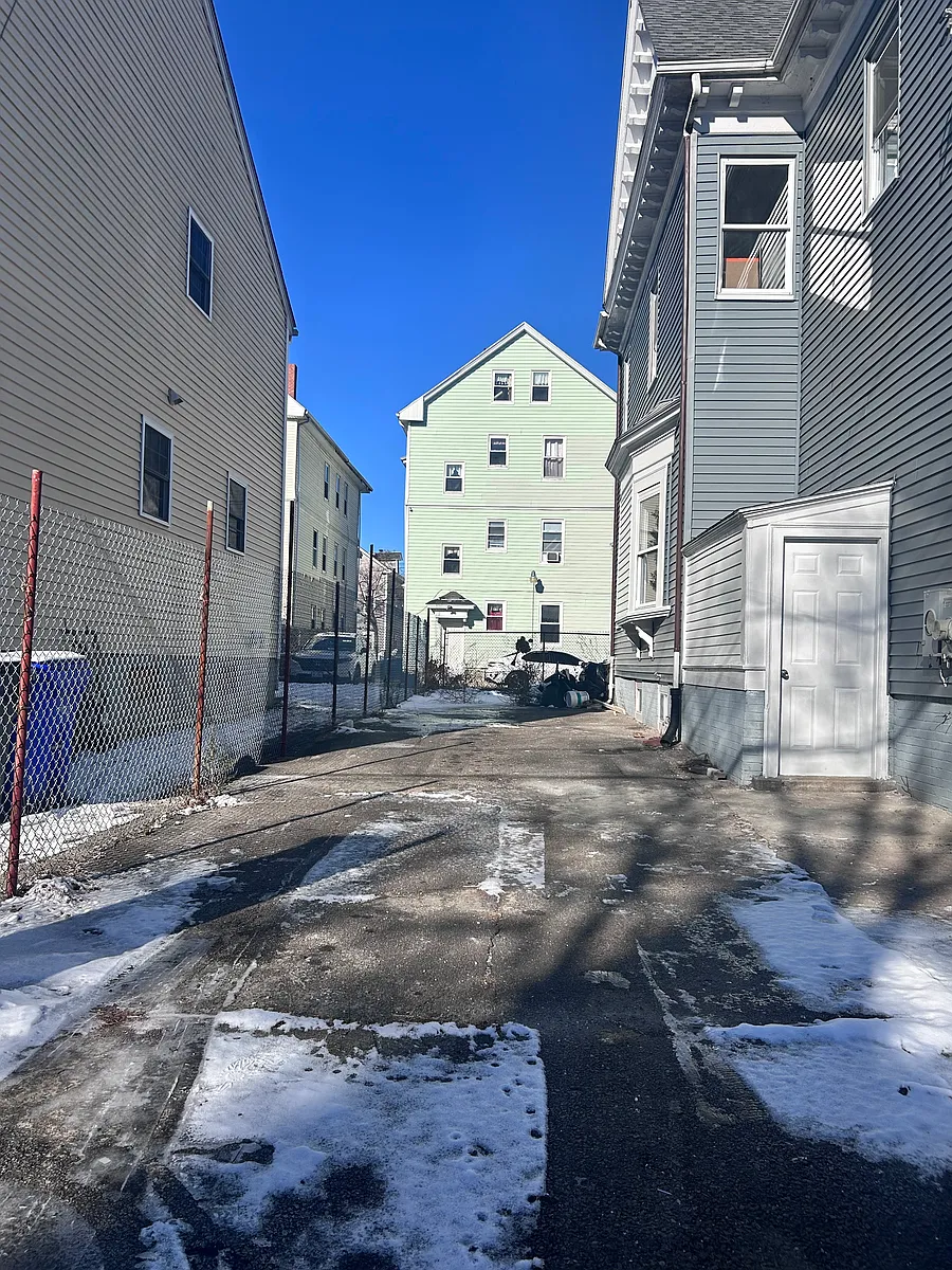 Building Photo - 181 Reynolds Ave #2