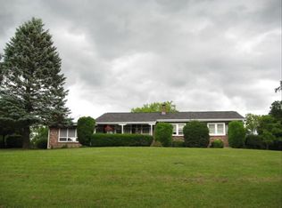 735 Christmas Village Rd, Bernville, PA 19506