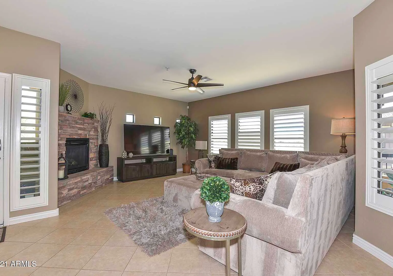 2 bed, 1408 sqft, $5,300 — Photo 3