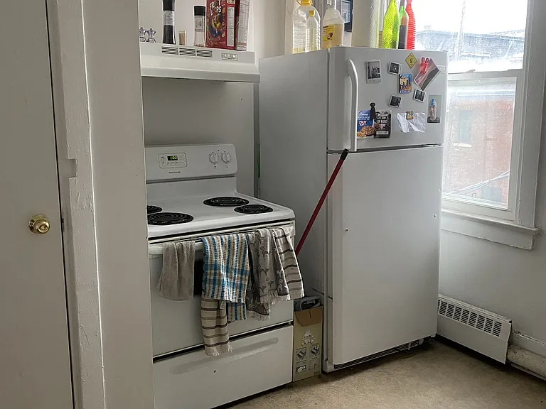 351 Elgin St #B — Photo 10