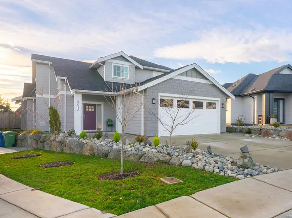 2013 Mountain Vista Dr, Nanaimo, BC V9T 0L4