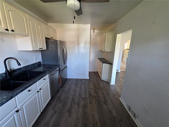 2nd image of 821 7th Ave