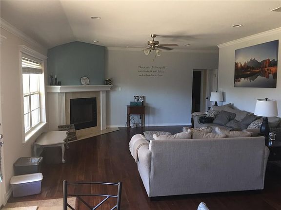 3rd image of 226 Sugarberry Ave