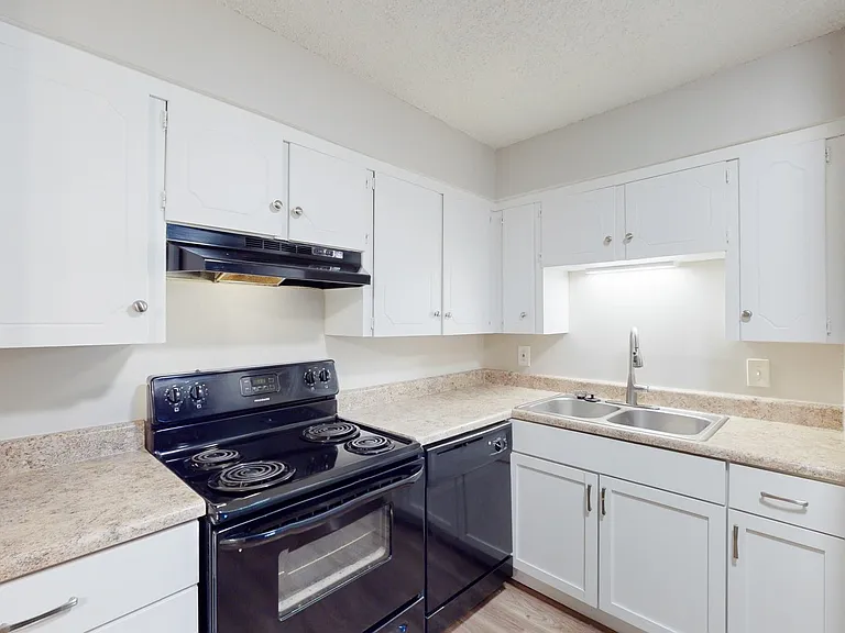 2407 NE 43rd St — Photo 11