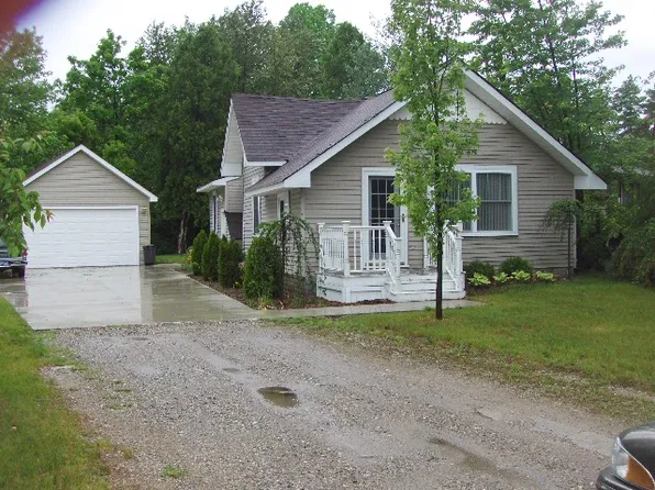 4555 Lakeshore Rd, Fort Gratiot, MI 48059