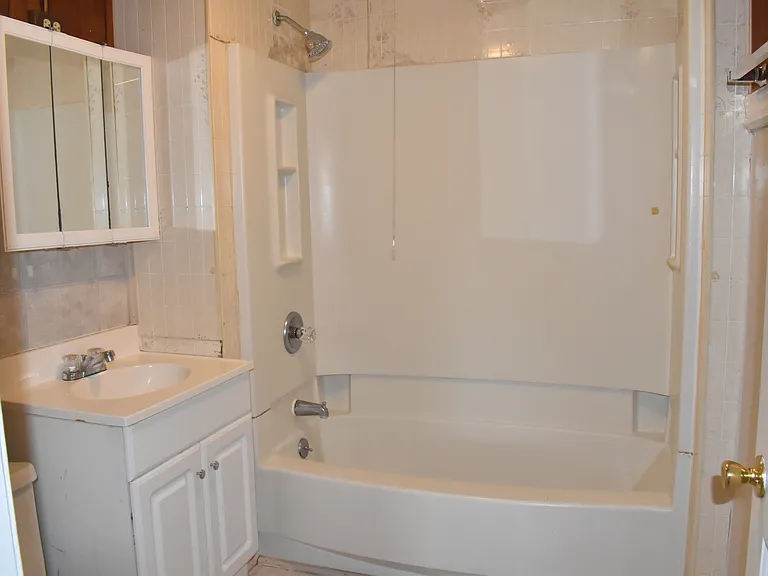 472 Coffeen St — Photo 12