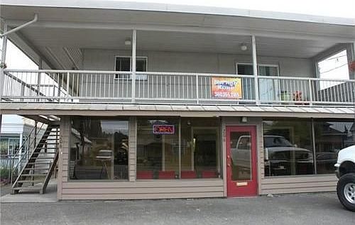 3rd image of 206 1/2 NW 1st Ave