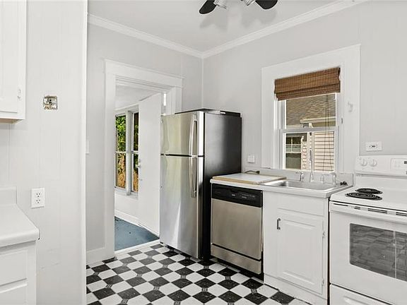 3rd image of 35 Fairlawn Ave