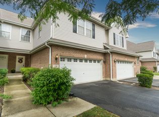 116 N Auburn Hills Ln, Addison, IL 60101