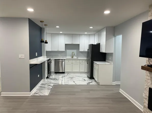 8524 Skokie Blvd APT 3D, Skokie, IL 60077