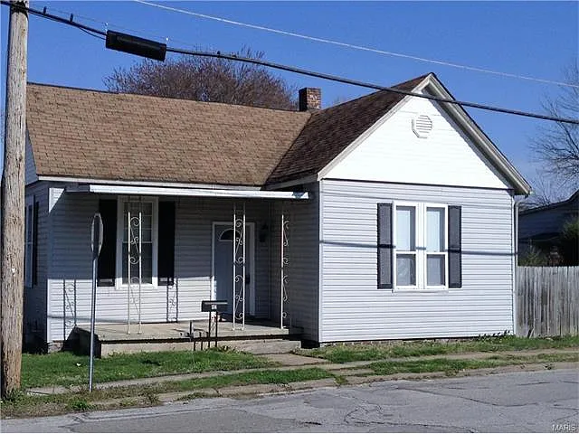 134 N 8th St photo 1