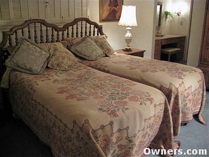 Master bedroom, with dressingroom, vanity