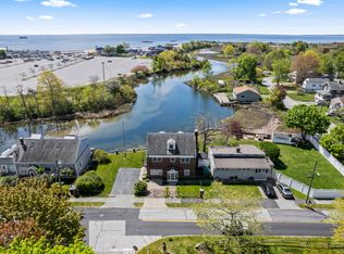 4 Peninsular Ave, Waterford, CT 06385
