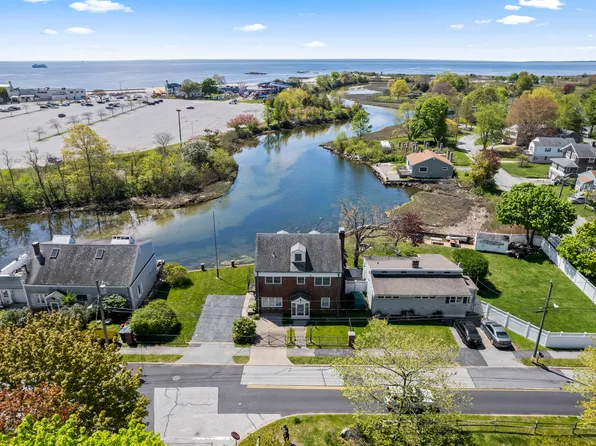 4 Peninsular Avenue, Waterford, CT 06385