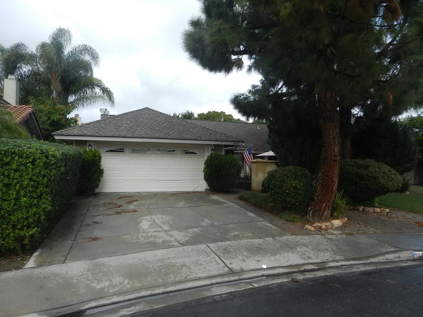 Great single story Oceanside home! 3 Bedroom/ 2 Bathroom/ 1570 sq ft/ A/C/ 2 car garage — Photo 2