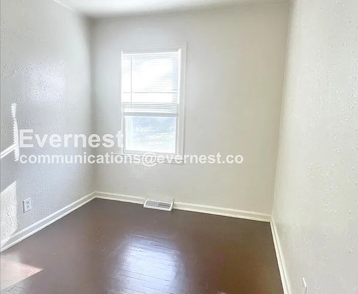 2811 E 58th St — Photo 9