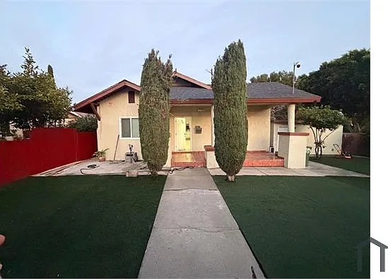 12430 S Broadway — Photo 3