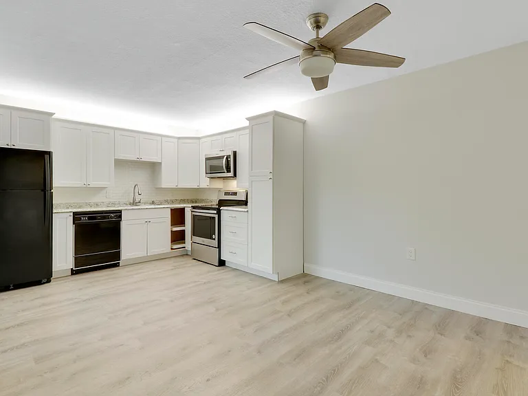 2316 23rd Ln — Photo 6